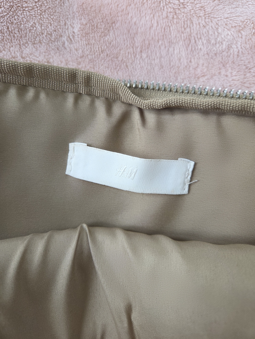 H&M Quilted Laptop Sleeve in Beige - Picture 3 of 5